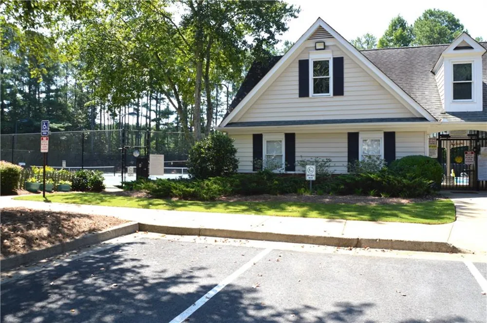 2021 Crestview Way Woodstock, GA 30188