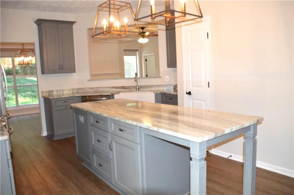 2021 Crestview Way Woodstock, GA 30188