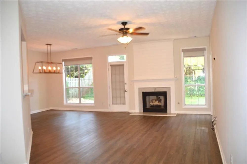 2021 Crestview Way Woodstock, GA 30188
