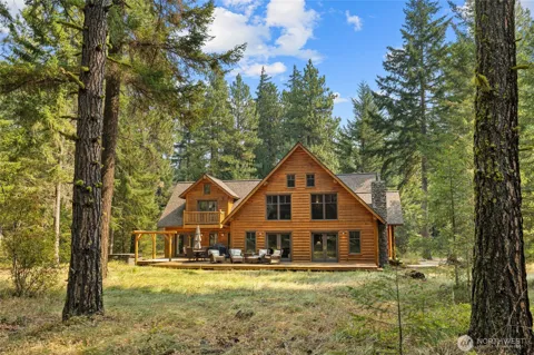 1611 Larkspur Loop