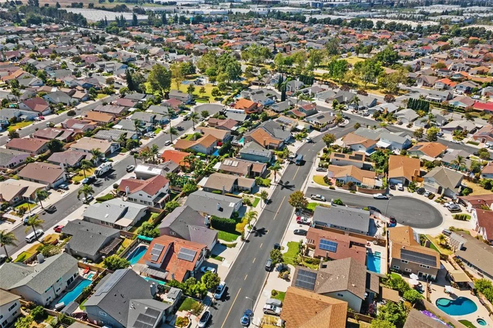 6111 Leyte Cypress, CA 90630