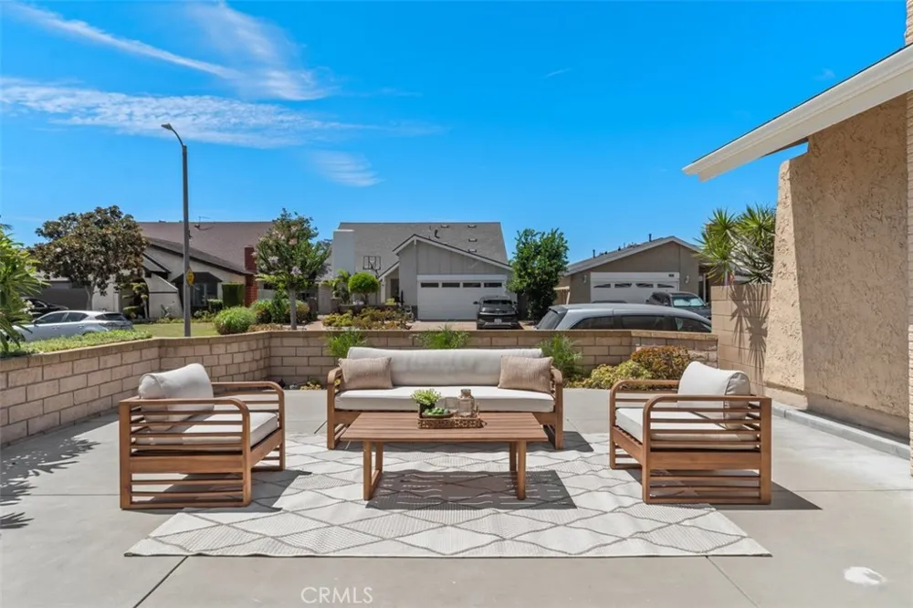6111 Leyte Cypress, CA 90630