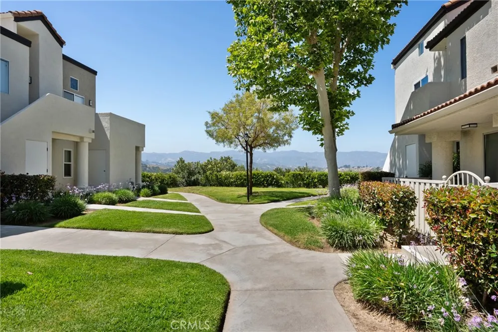 21200 Trumpet #205 Newhall, CA 91321