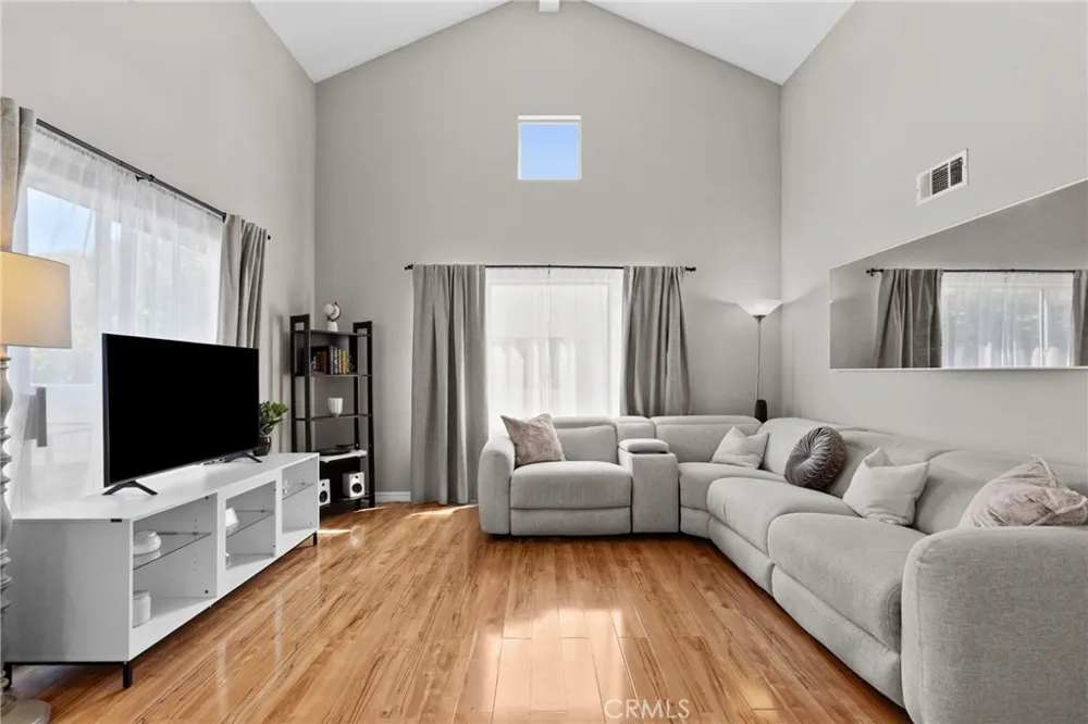 21200 Trumpet #205 Newhall, CA 91321