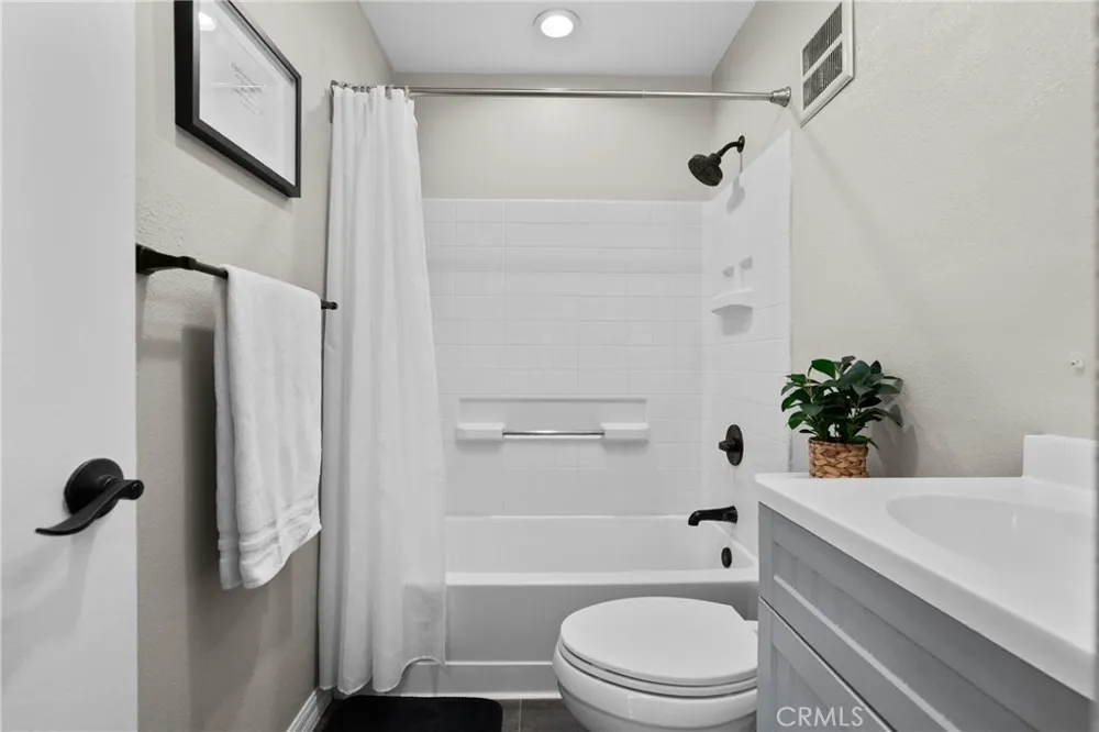 21200 Trumpet #205 Newhall, CA 91321
