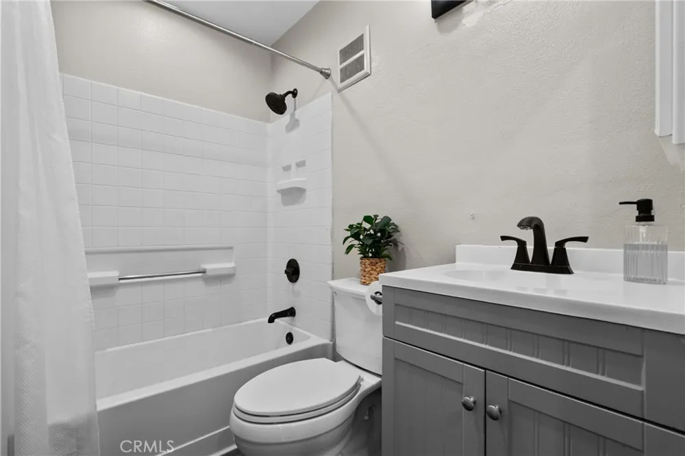 21200 Trumpet #205 Newhall, CA 91321