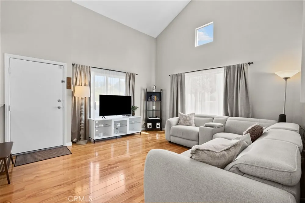 21200 Trumpet #205 Newhall, CA 91321