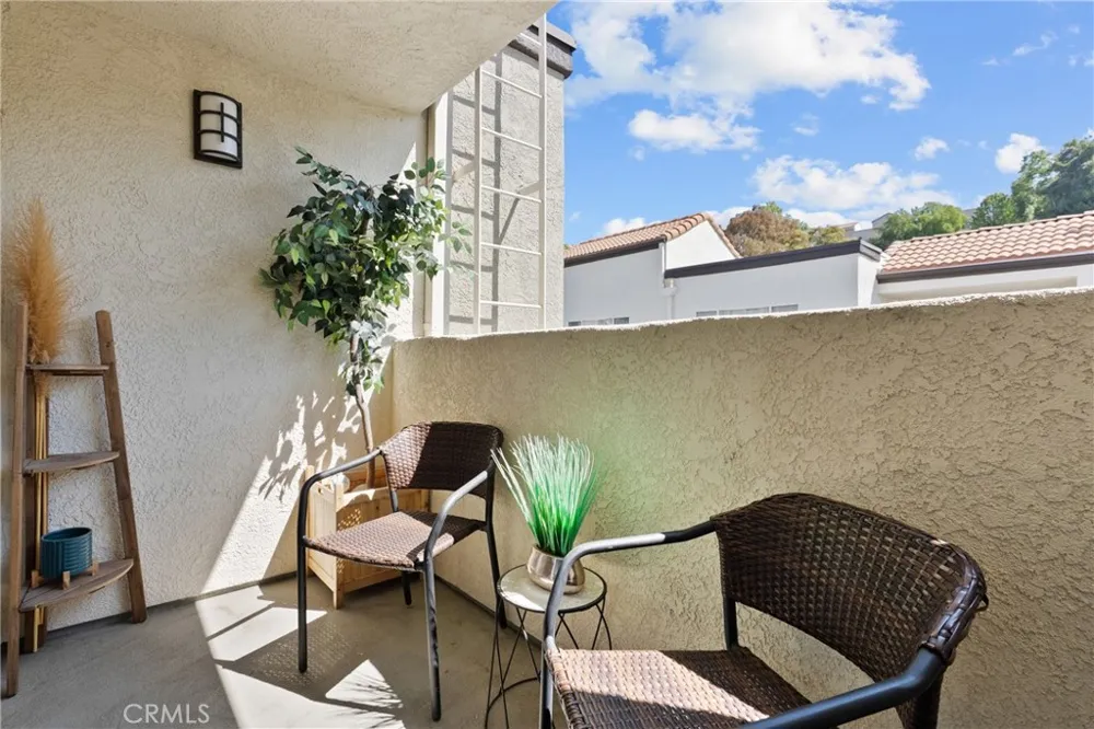 21200 Trumpet #205 Newhall, CA 91321
