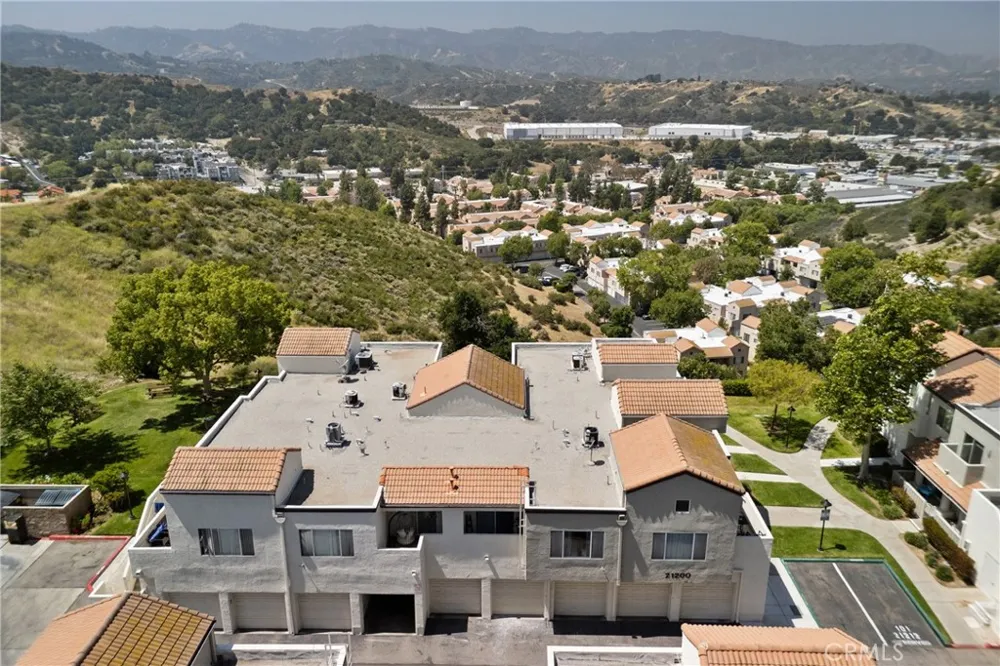 21200 Trumpet #205 Newhall, CA 91321