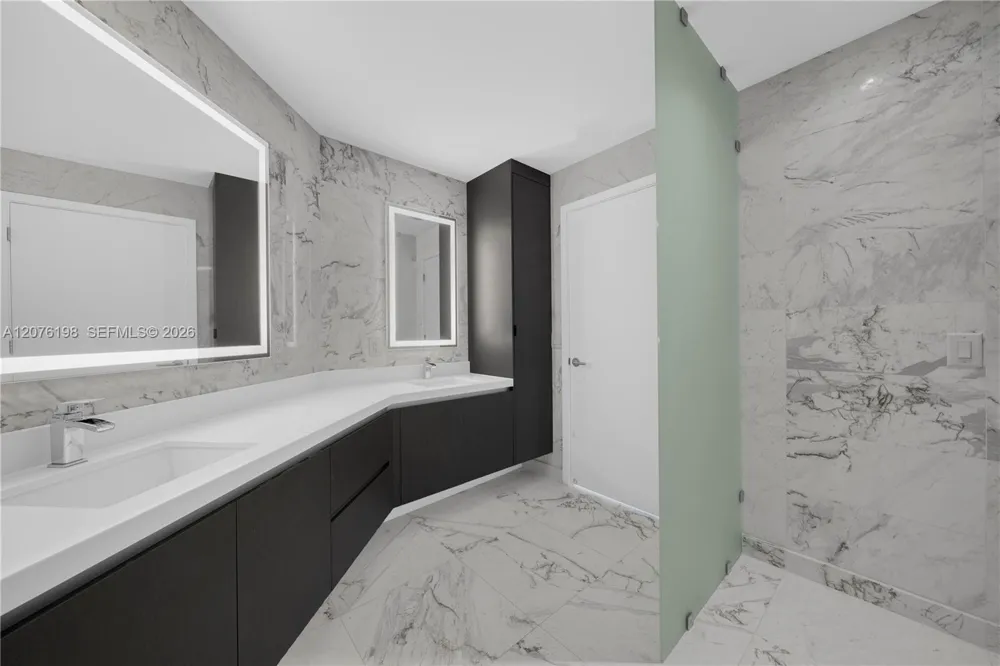 851 NE 1st AVE #2106 Miami, FL 33132
