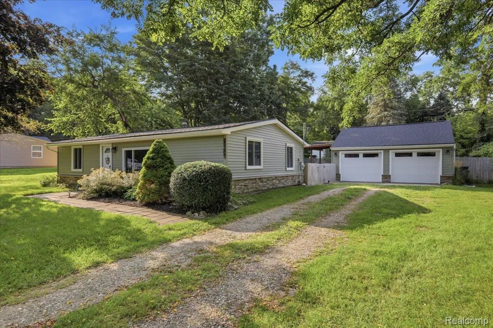 9239 Villa Crest Drive Springfield Charter Township, MI 48346