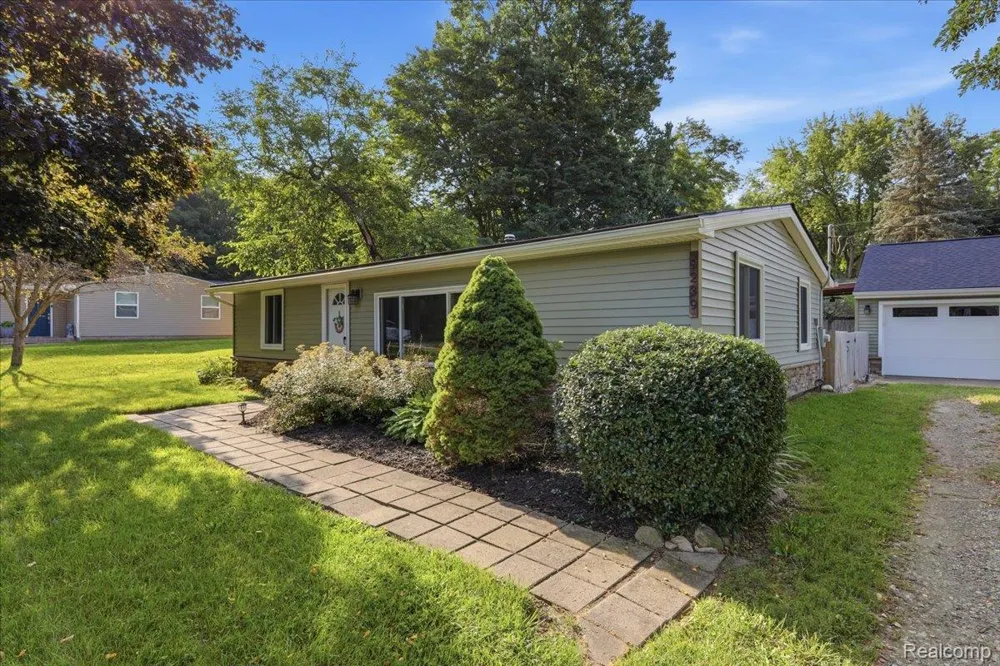 9239 Villa Crest Drive Springfield Charter Township, MI 48346