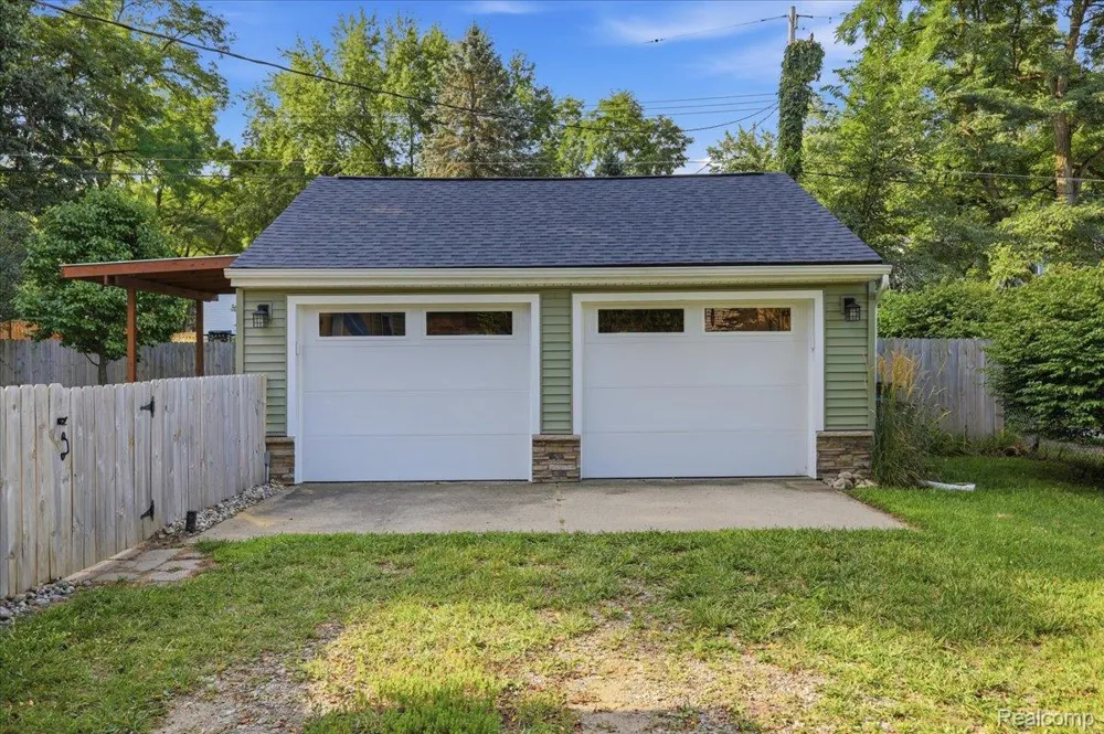 9239 Villa Crest Drive Springfield Charter Township, MI 48346