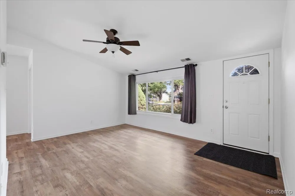 9239 Villa Crest Drive Springfield Charter Township, MI 48346