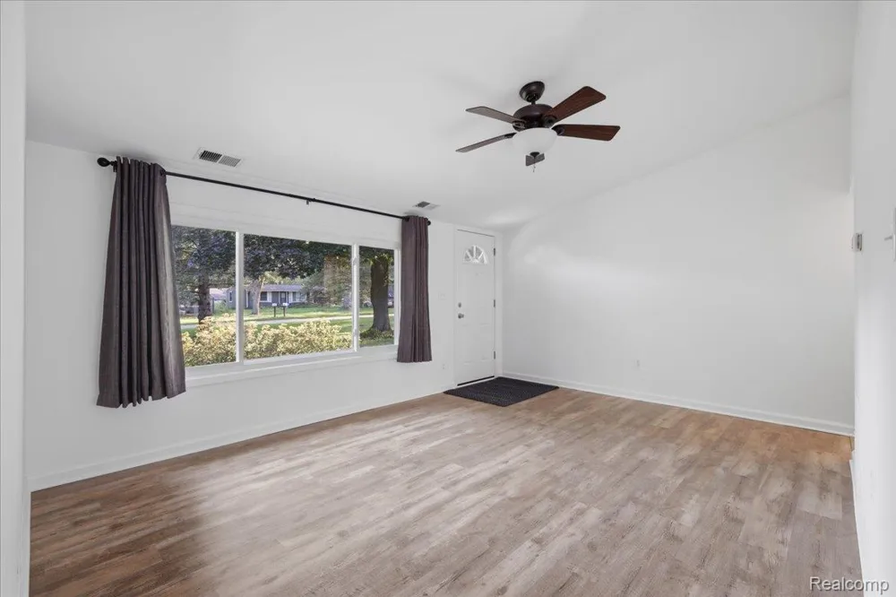 9239 Villa Crest Drive Springfield Charter Township, MI 48346