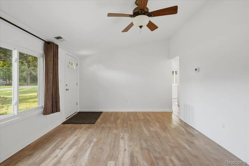 9239 Villa Crest Drive Springfield Charter Township, MI 48346