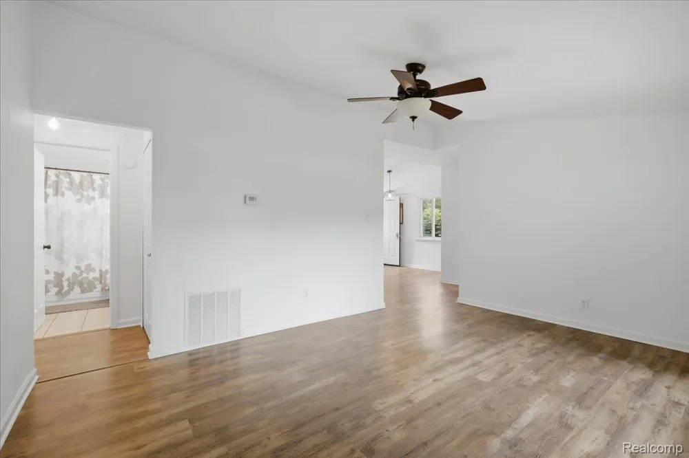 9239 Villa Crest Drive Springfield Charter Township, MI 48346