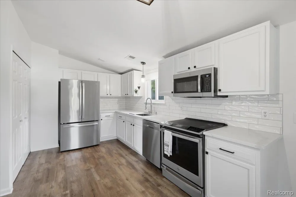 9239 Villa Crest Drive Springfield Charter Township, MI 48346