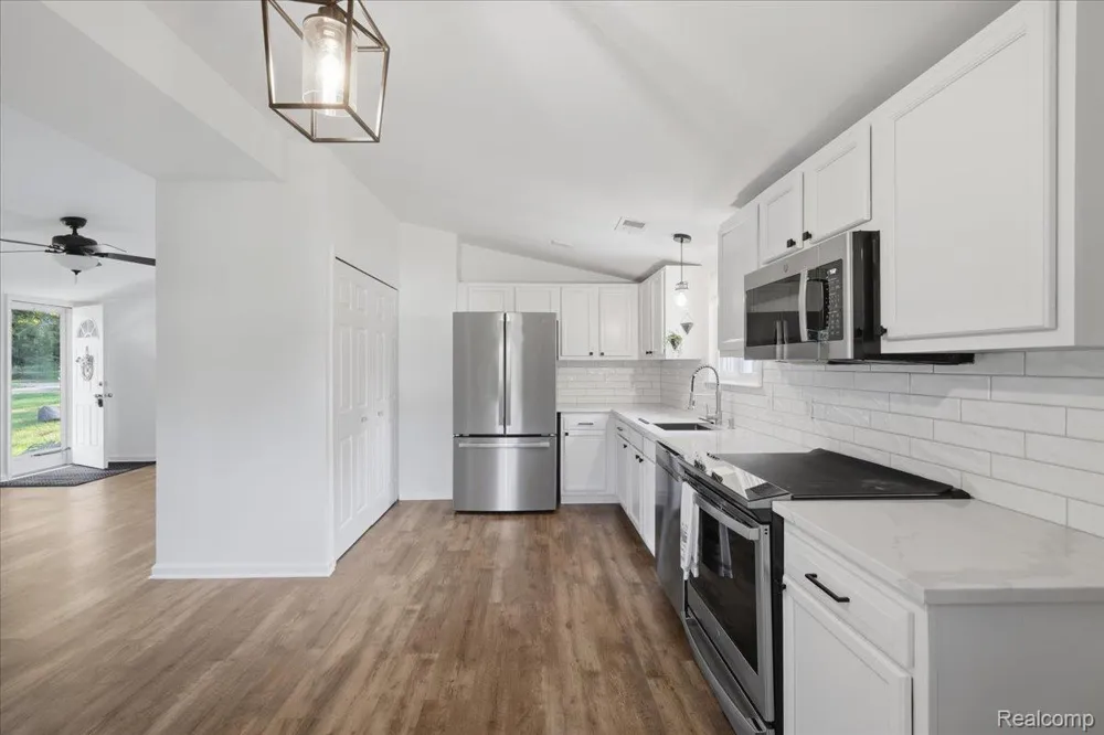 9239 Villa Crest Drive Springfield Charter Township, MI 48346