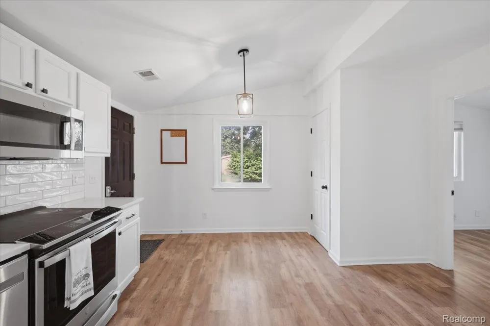 9239 Villa Crest Drive Springfield Charter Township, MI 48346