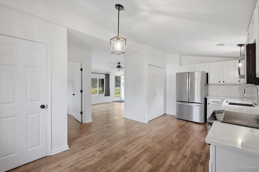 9239 Villa Crest Drive Springfield Charter Township, MI 48346