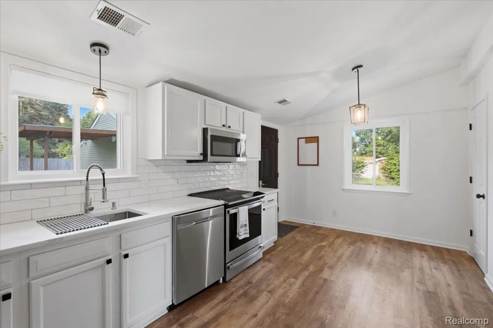 9239 Villa Crest Drive Springfield Charter Township, MI 48346