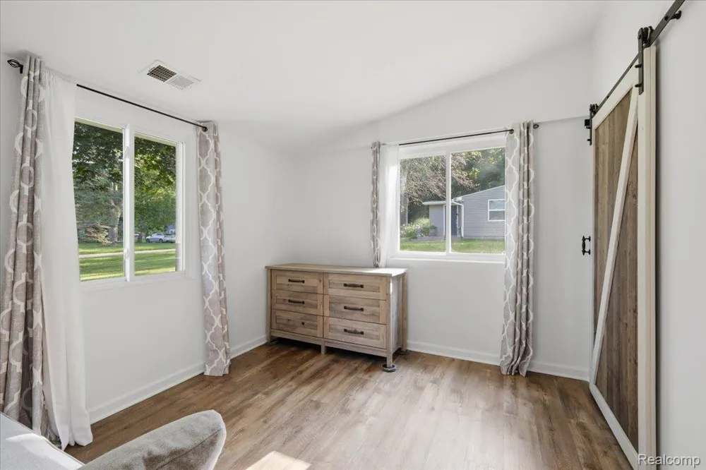 9239 Villa Crest Drive Springfield Charter Township, MI 48346