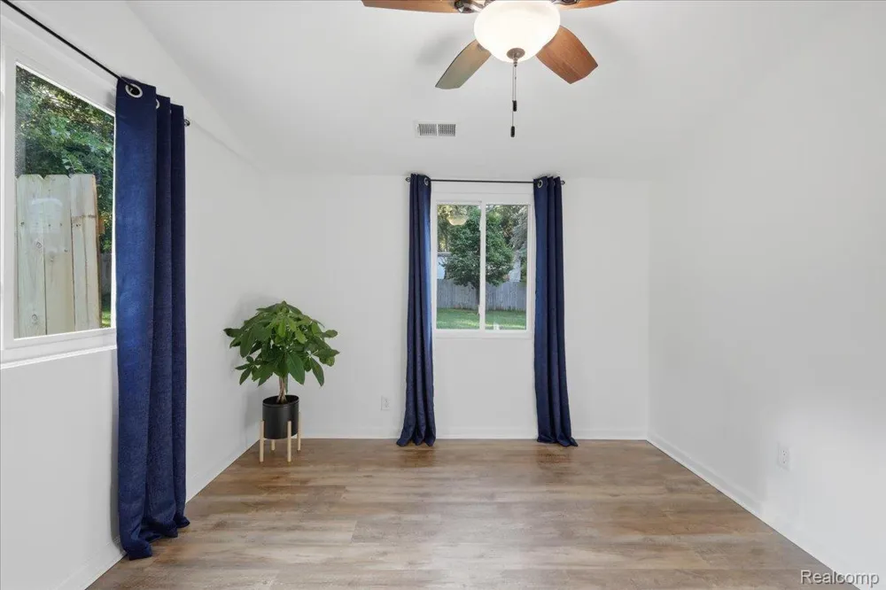 9239 Villa Crest Drive Springfield Charter Township, MI 48346