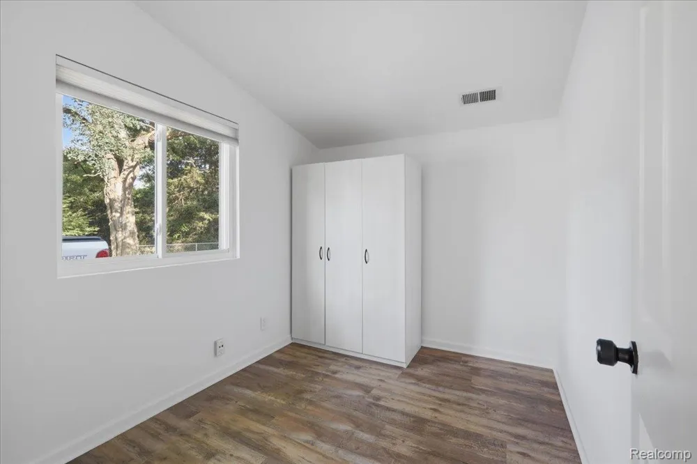 9239 Villa Crest Drive Springfield Charter Township, MI 48346