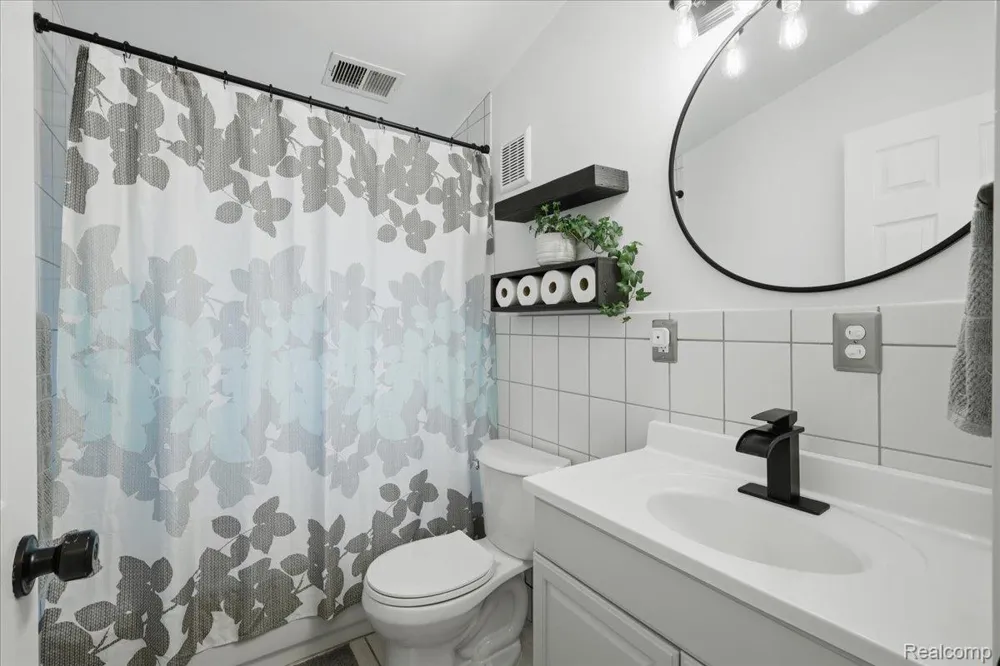 9239 Villa Crest Drive Springfield Charter Township, MI 48346