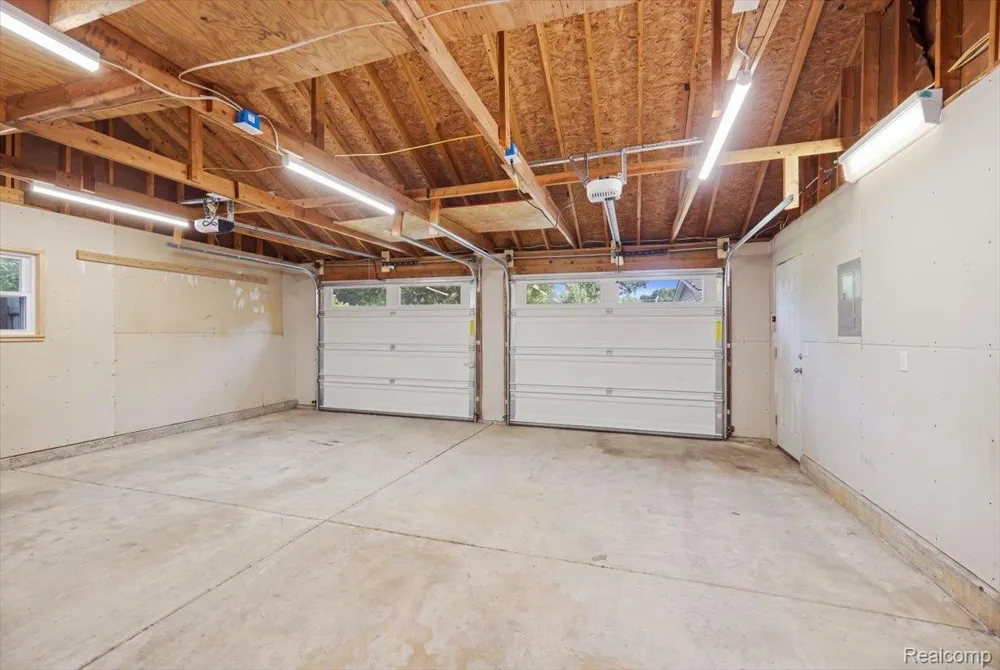 9239 Villa Crest Drive Springfield Charter Township, MI 48346