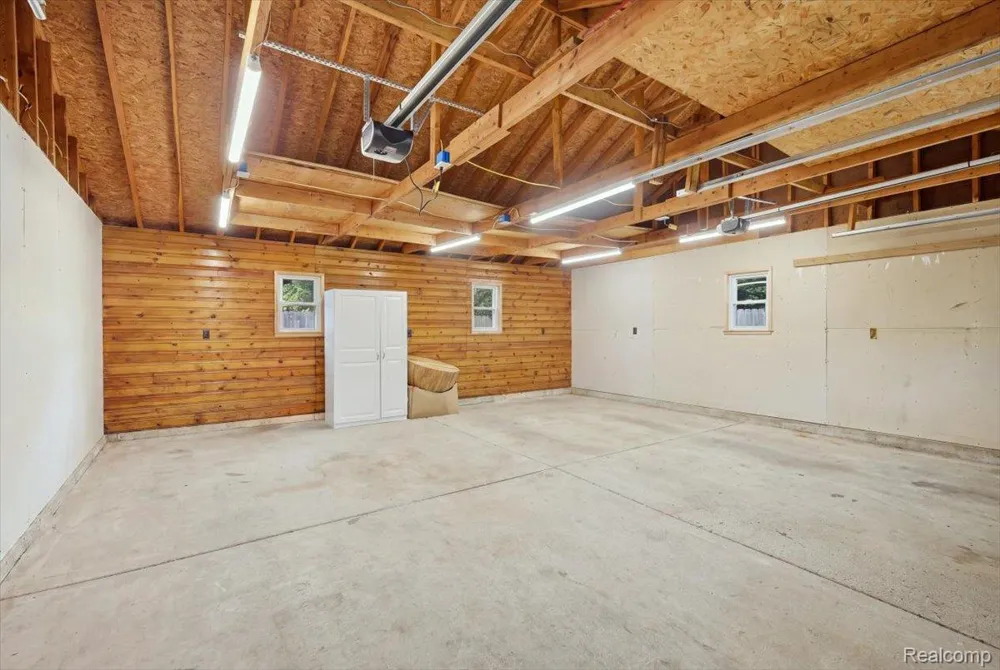 9239 Villa Crest Drive Springfield Charter Township, MI 48346