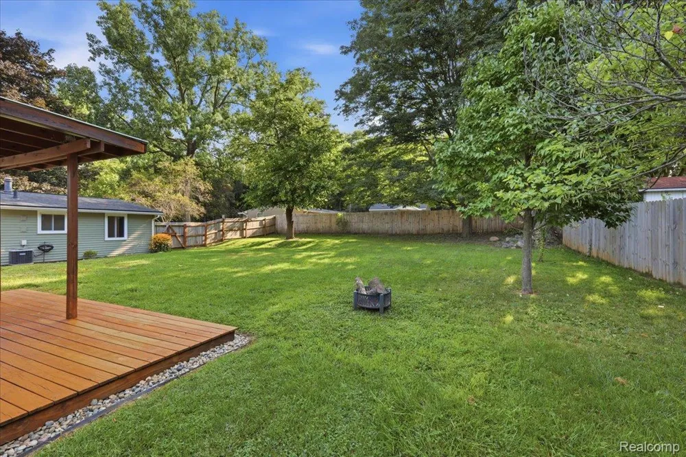 9239 Villa Crest Drive Springfield Charter Township, MI 48346