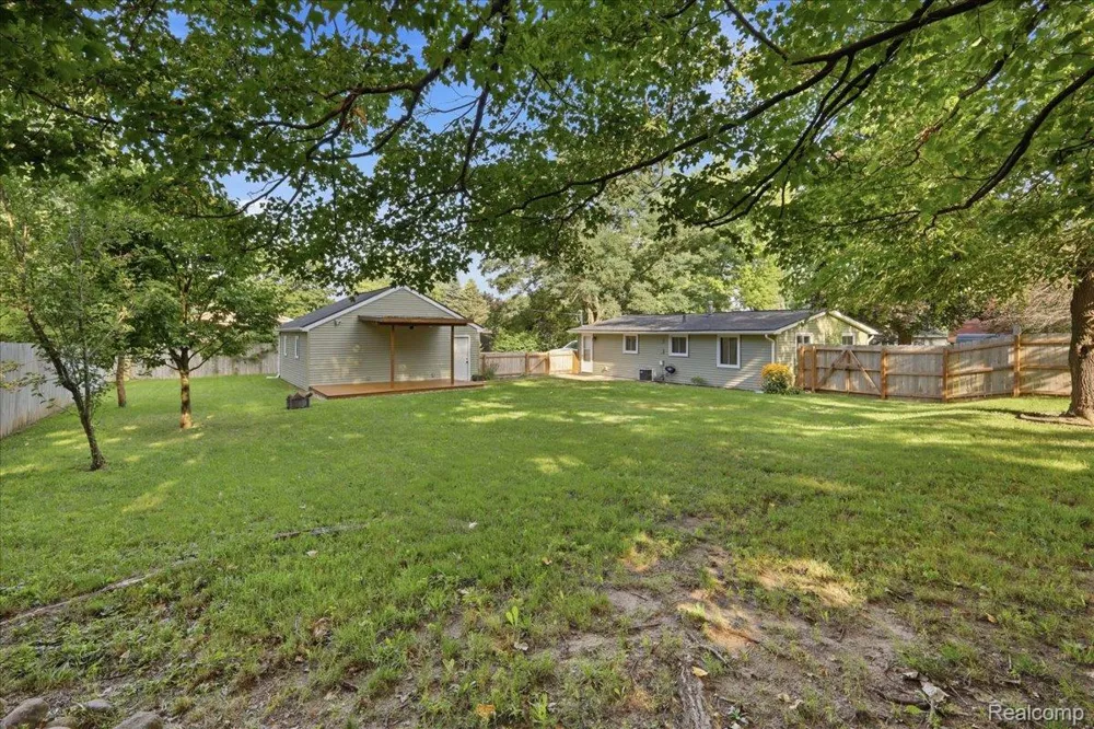 9239 Villa Crest Drive Springfield Charter Township, MI 48346
