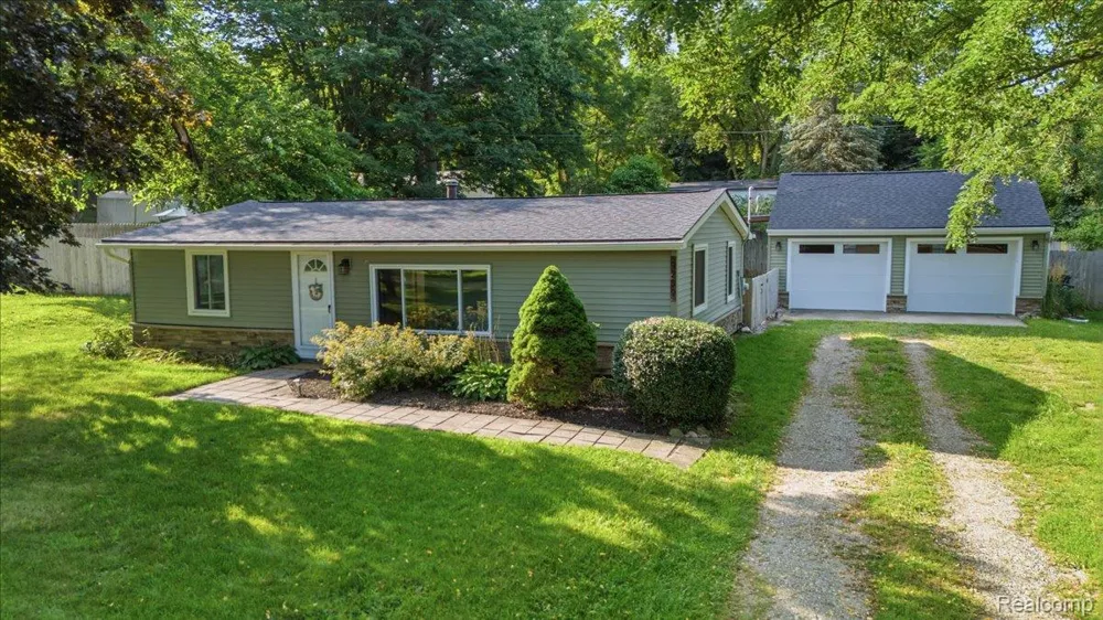9239 Villa Crest Drive Springfield Charter Township, MI 48346