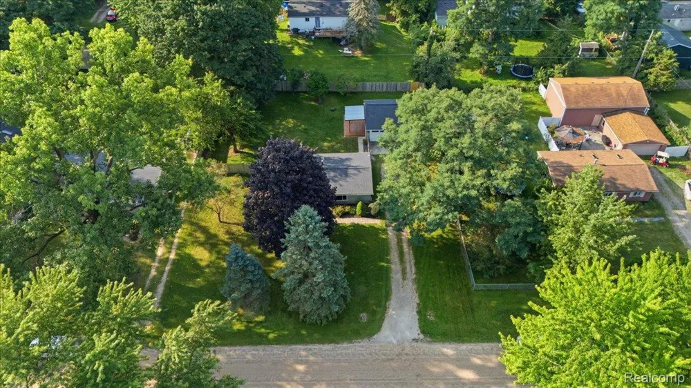 9239 Villa Crest Drive Springfield Charter Township, MI 48346
