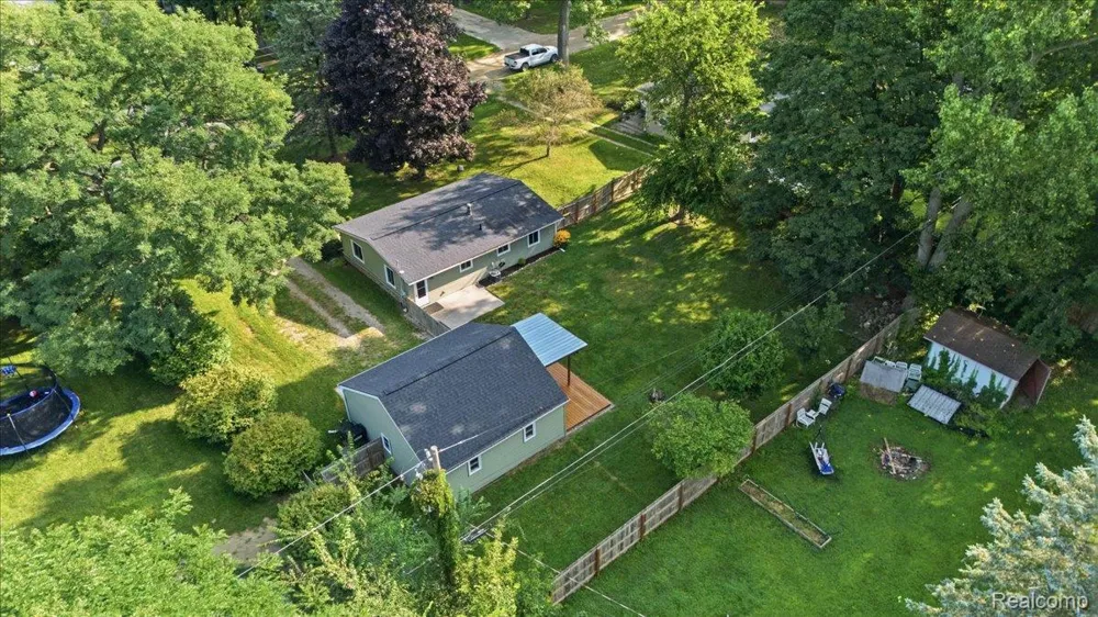 9239 Villa Crest Drive Springfield Charter Township, MI 48346