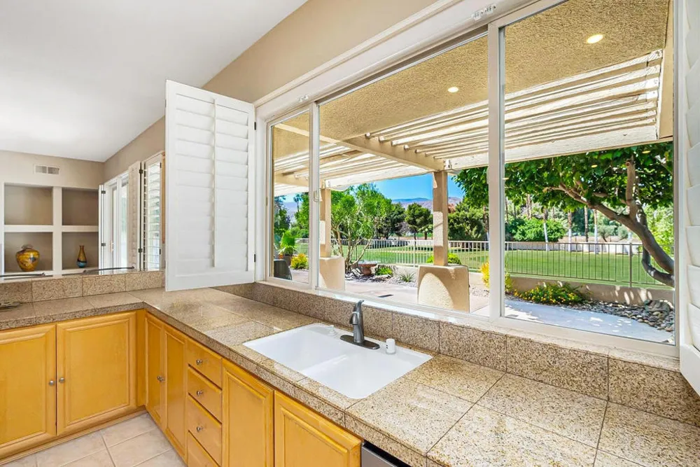 285 Kavenish Drive Rancho Mirage, CA 92270