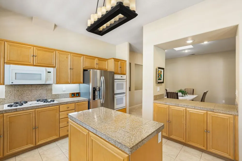 285 Kavenish Drive Rancho Mirage, CA 92270