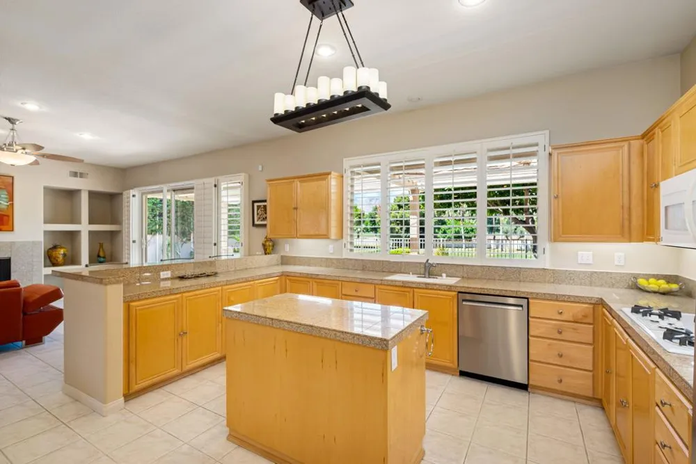 285 Kavenish Drive Rancho Mirage, CA 92270