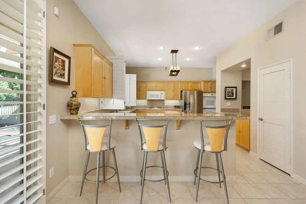 285 Kavenish Drive Rancho Mirage, CA 92270