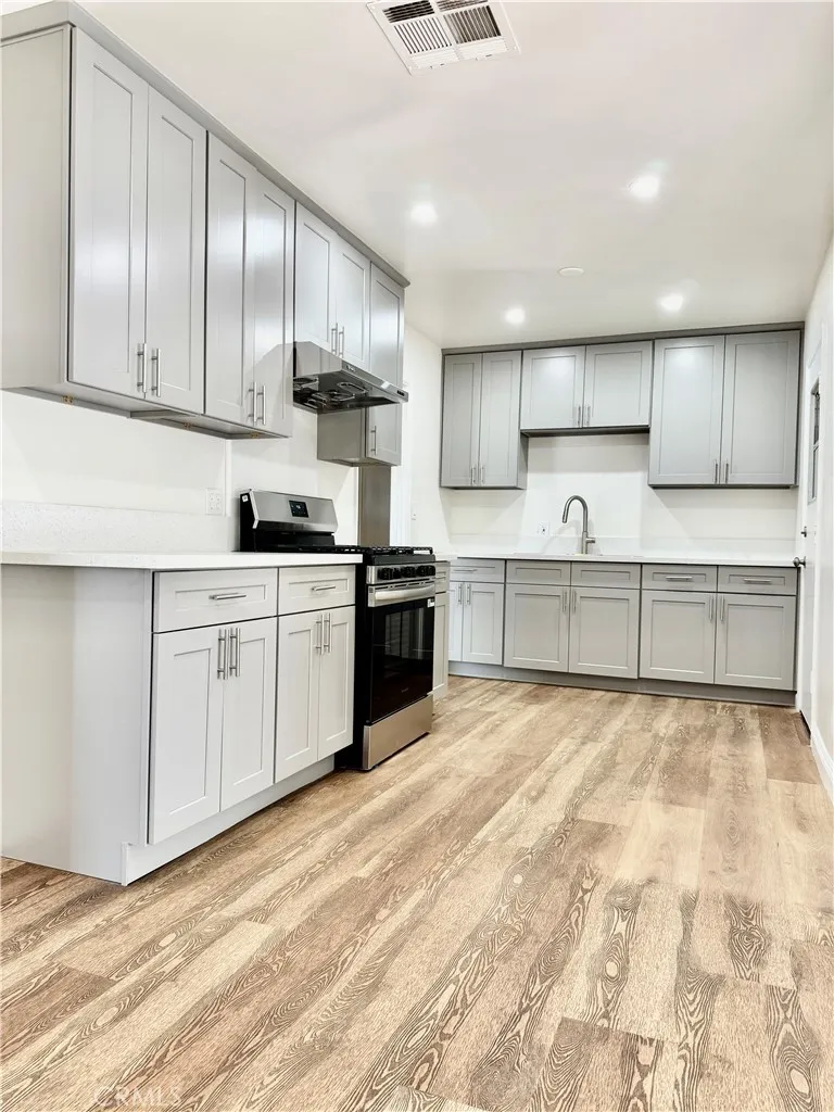 1906 W Kenoak Drive West Covina, CA 91790