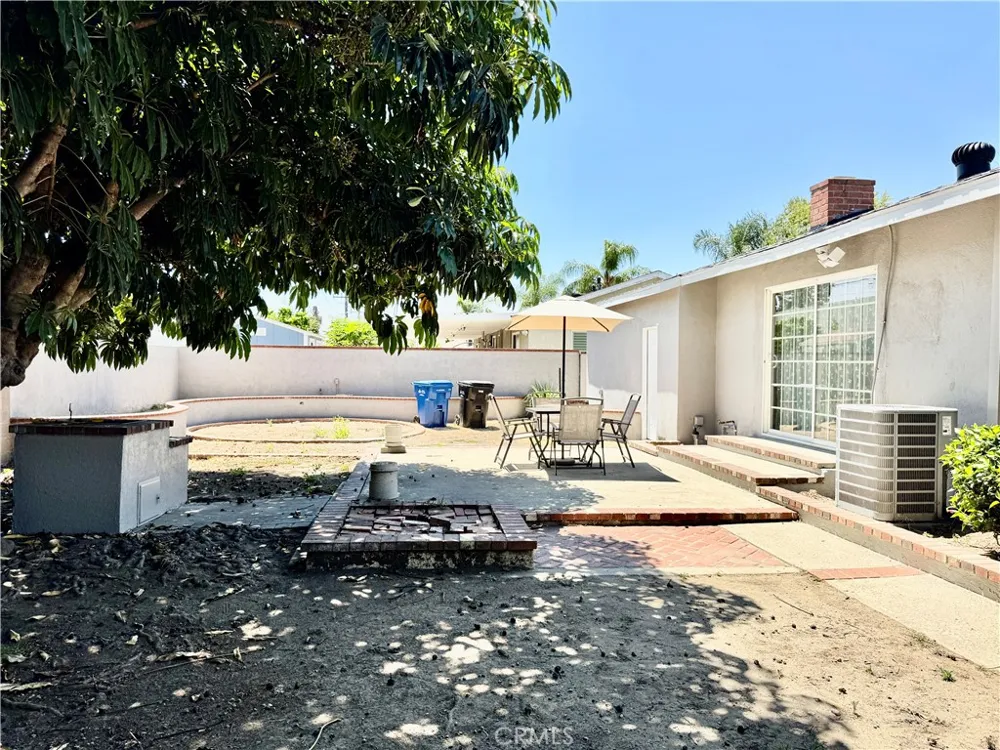 1906 W Kenoak Drive West Covina, CA 91790