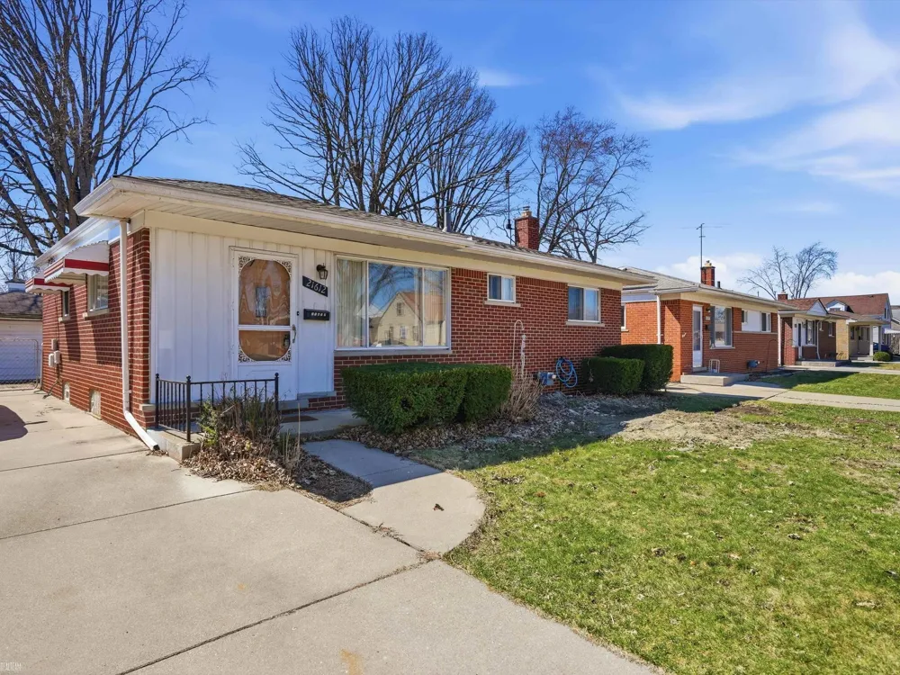 21612 Bon Brae Street St Clair Shores City, MI 48081