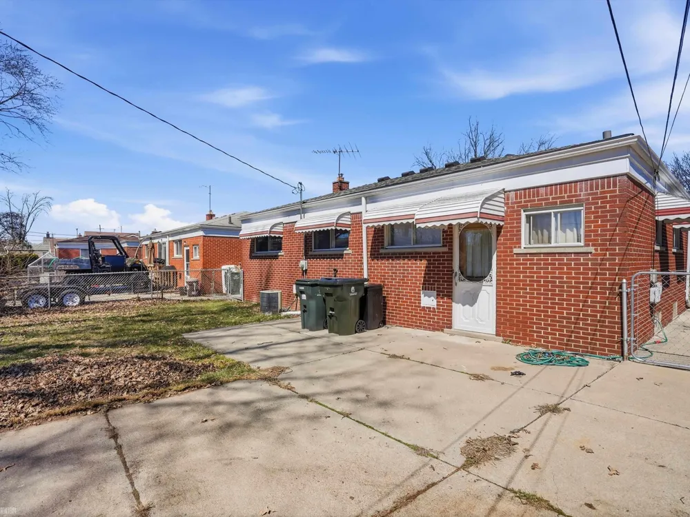 21612 Bon Brae Street St Clair Shores City, MI 48081