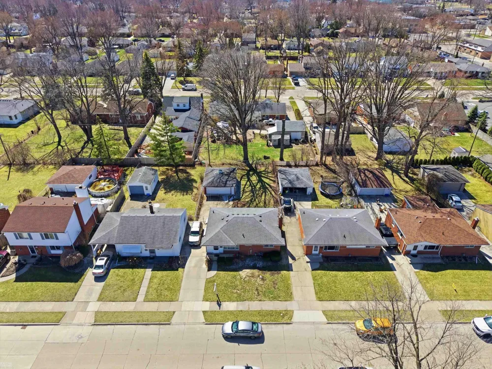 21612 Bon Brae Street St Clair Shores City, MI 48081
