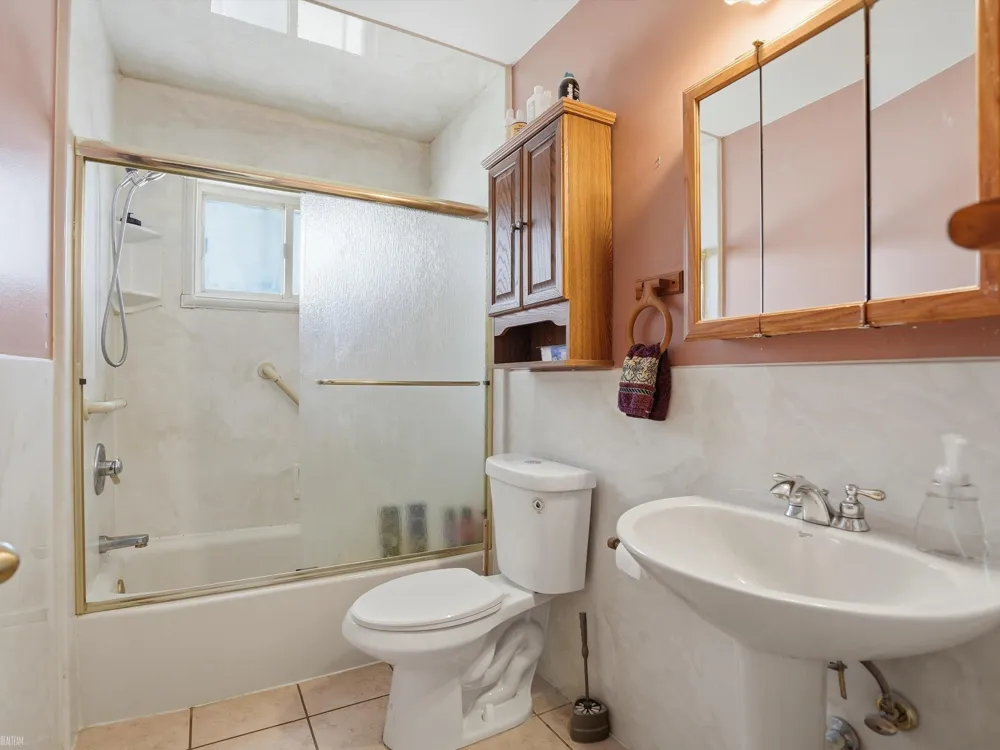 21612 Bon Brae Street St Clair Shores City, MI 48081