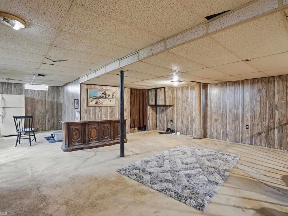 21612 Bon Brae Street St Clair Shores City, MI 48081