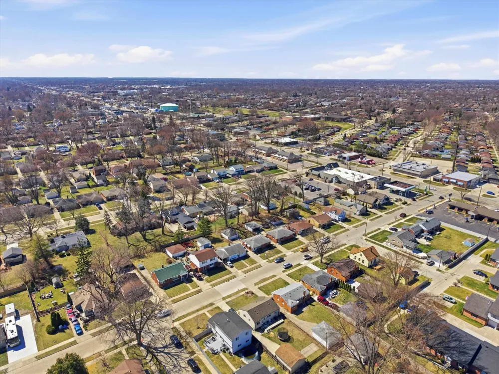 21612 Bon Brae Street St Clair Shores City, MI 48081