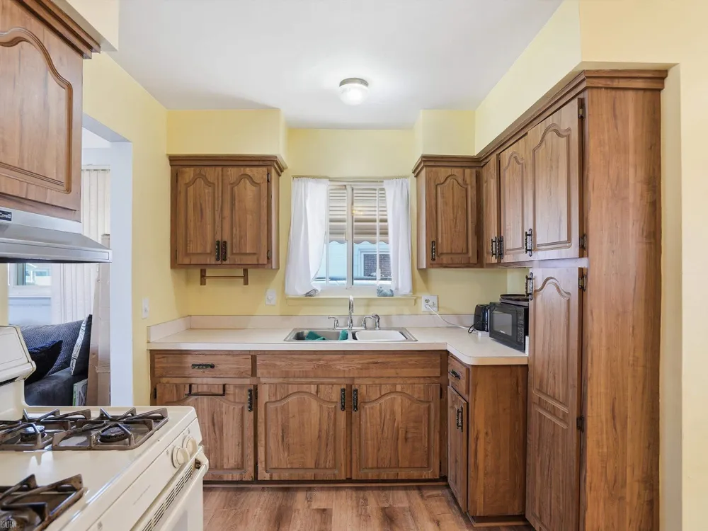 21612 Bon Brae Street St Clair Shores City, MI 48081